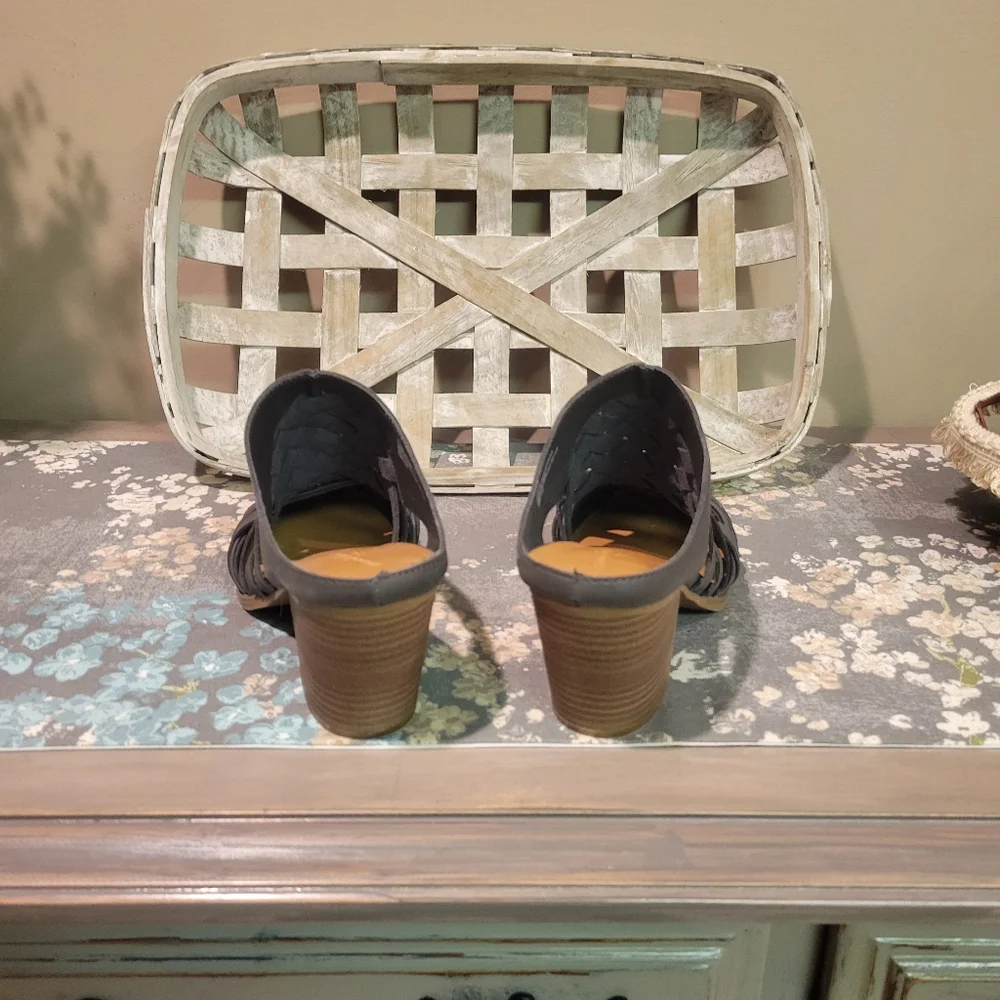 Universal Thread Gray Mules - Picture 4 of 9
